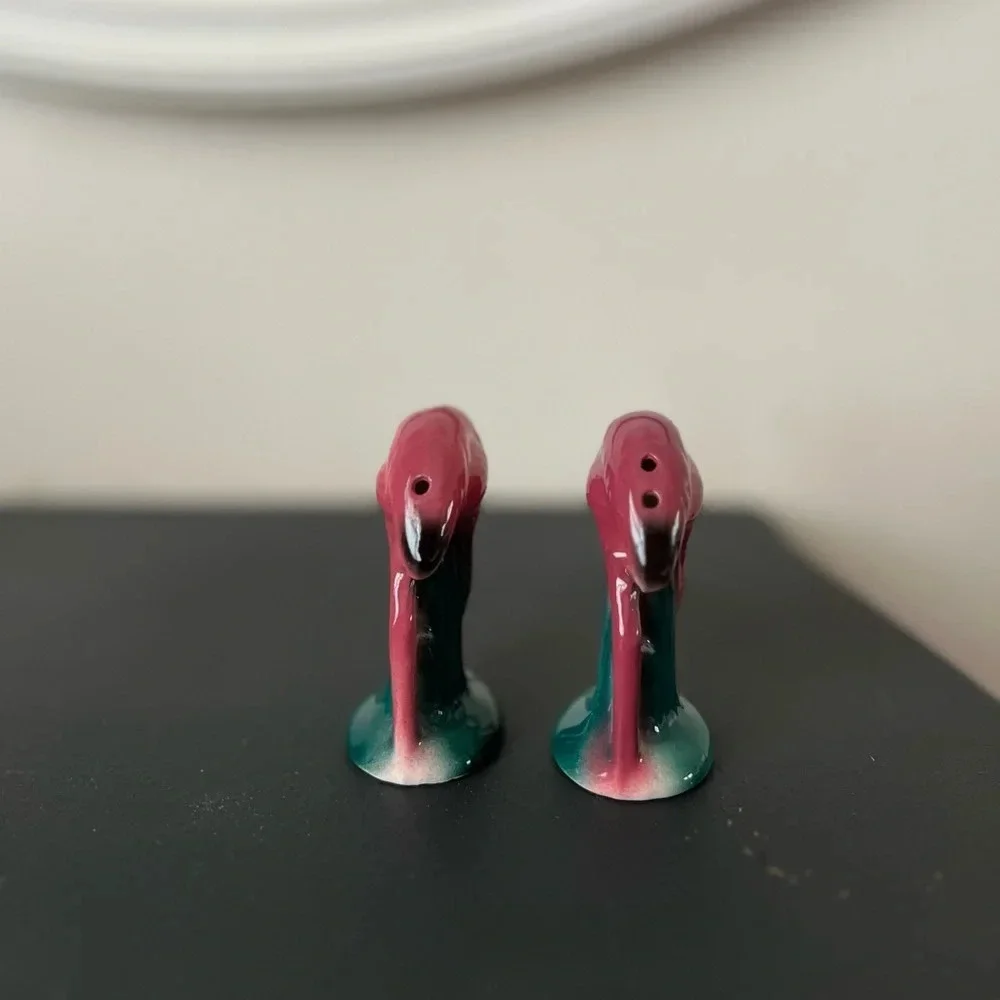 VTG 1985 Sarsaparilla Pink Flamingo Salt & Pepper Shakers Ceramic Kitch Figurine
